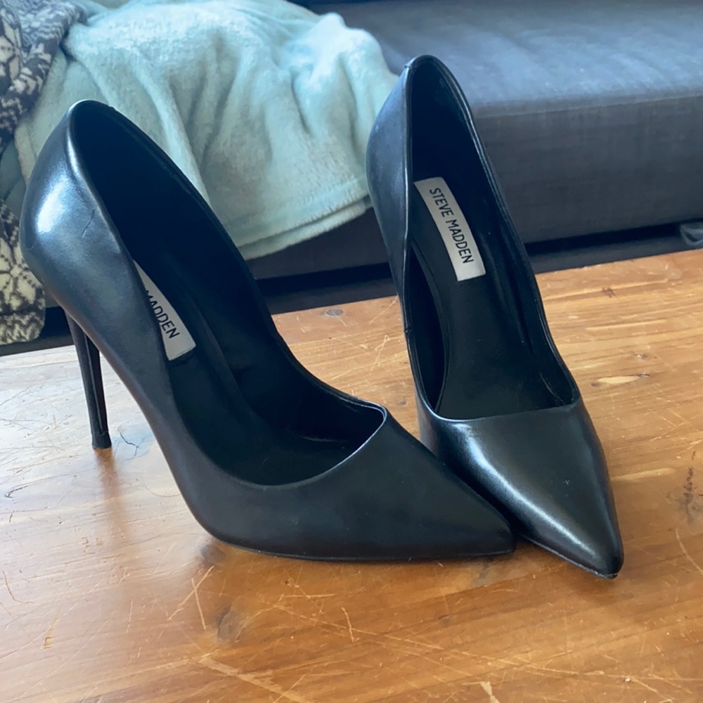 Steve Madden black pump